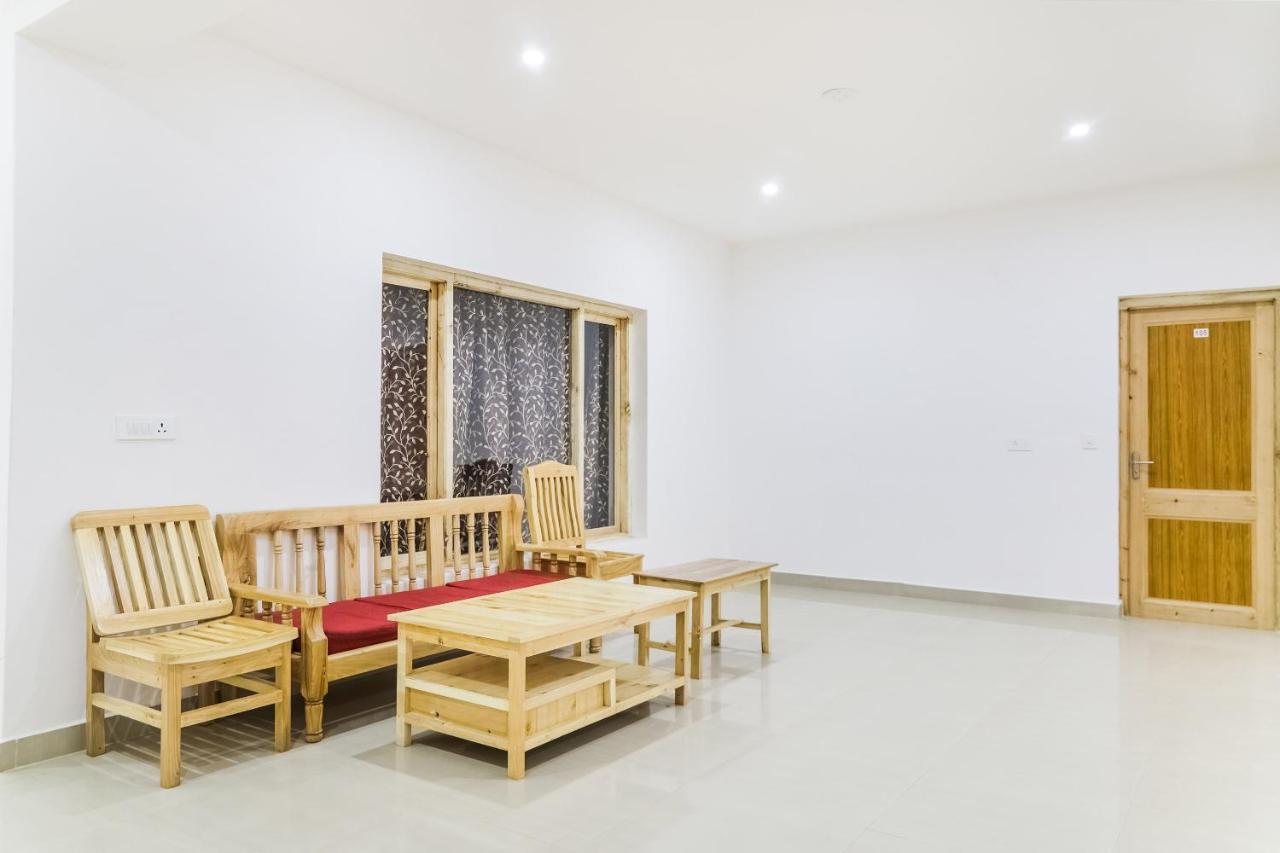 Oyo 72466 Hotel Yuvraj Shivpurī Esterno foto
