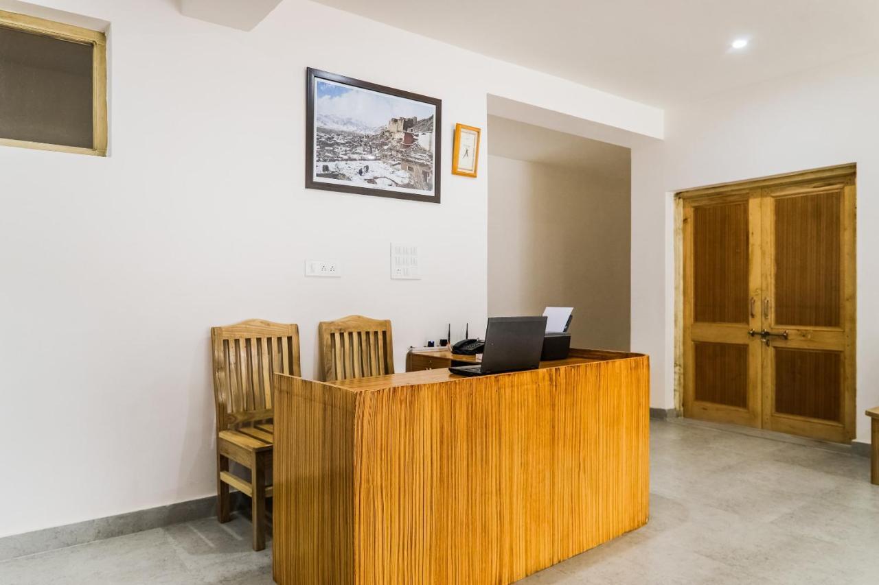 Oyo 72466 Hotel Yuvraj Shivpurī Esterno foto