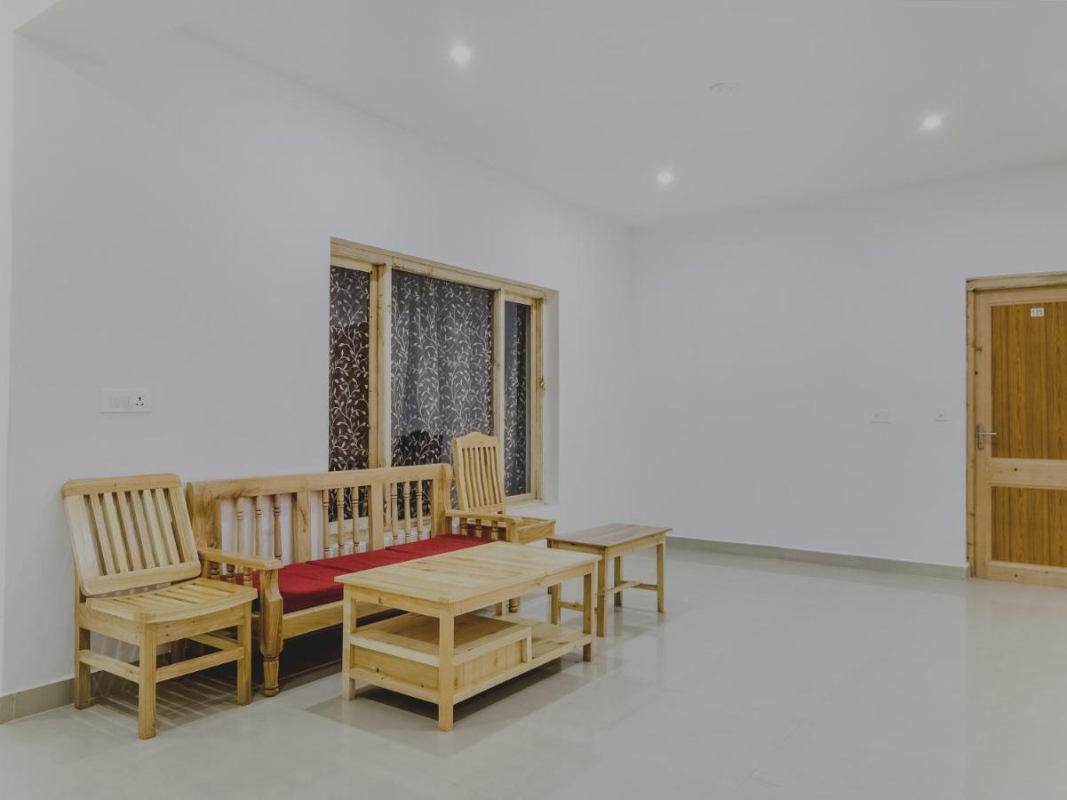 Oyo 72466 Hotel Yuvraj Shivpurī Esterno foto