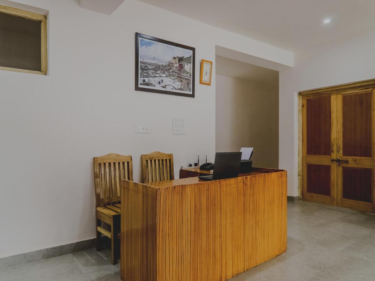 Oyo 72466 Hotel Yuvraj Shivpurī Esterno foto